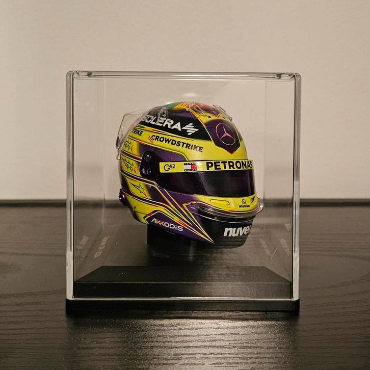 F1 Lewis Hamilton 2024 Spanje helm schaal 1:5, Verzamelen, Automerken, Motoren en Formule 1, Zo goed als nieuw, Formule 1, Ophalen of Verzenden