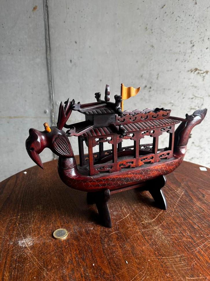 Vintage Aziatisch houten modelboot – handgesneden, Antiek en Kunst, Kunst | Beelden en Houtsnijwerken, Ophalen of Verzenden