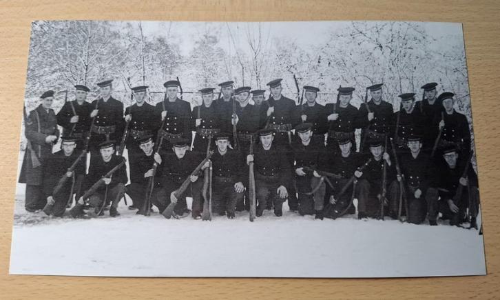 Foto marine-opleiding M.O.K. Hilversum - 1953, Verzamelen, Militaria | Algemeen, Marine, Foto of Poster, Nederland, Verzenden