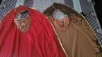 2 Raveleijn Capes - Gebruikt, Kinderen en Baby's, Carnavalskleding en Verkleedspullen, Ophalen of Verzenden, Gebruikt, 122 t/m 128