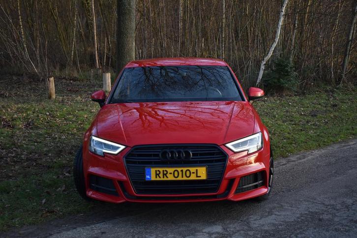 Audi A3 1.5 limousine s-line edition DSG, Auto's, Audi, Particulier, A3, Benzine, B, Sedan, Automaat, Origineel Nederlands, Rood