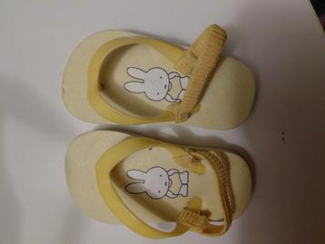 Nijntje slippers maat 19 beschikbaar voor biedingen