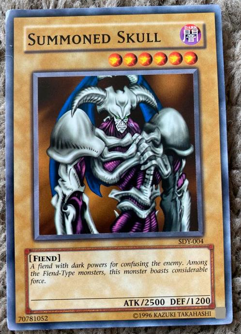 Yu-Gi-Oh! Summoned Skull SDY Old US Print !, Hobby en Vrije tijd, Verzamelkaartspellen | Yu-gi-Oh!, Zo goed als nieuw, Losse kaart
