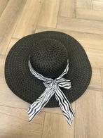Hoed zwart met zebraprint lint, Ophalen of Verzenden, Zo goed als nieuw, 56 of 57 cm (M, 7 of 7⅛ inch), Hoed