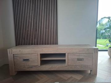 Mooi stevig TV meubel (160 cm (L)x 43,5 cm (D) x 50,5 cm (H) beschikbaar voor biedingen