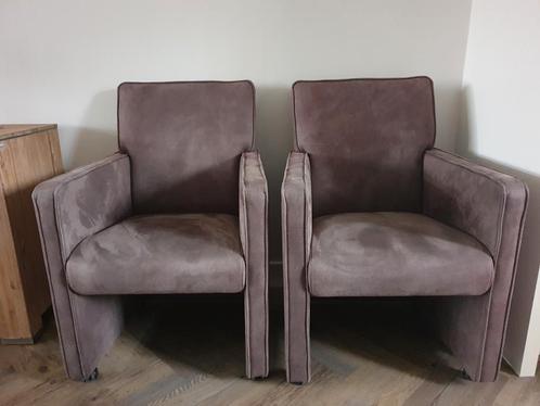 2 bruine (eetkamer) stoelen op wieltjes, Huis en Inrichting, Stoelen, Gebruikt, Twee, Stof, Bruin, Ophalen