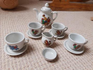 Vintage/retro porseleinen kinderserviesje  beschikbaar voor biedingen
