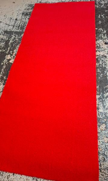 Rode loper, deurmat,  versiering, jubileum, opening  beschikbaar voor biedingen