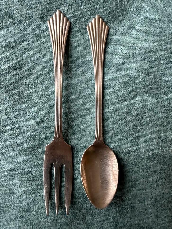 Oud vintage lepeltje en vorkje met waaiermotief, Antiek en Kunst, Antiek | Bestek, Ophalen of Verzenden