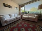 Twee goedzittende witte banken (ook los te koop), Huis en Inrichting, Ophalen, Gebruikt, Tweepersoons, 75 tot 100 cm