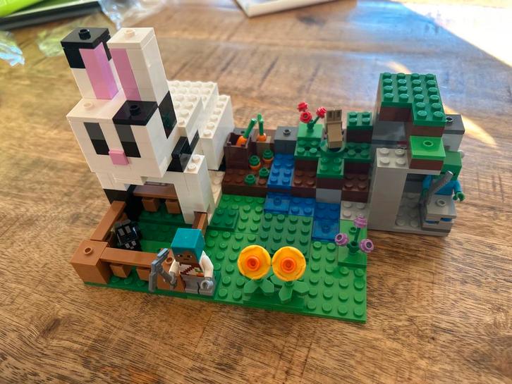 Complete Lego Minecraft set 21181 - Konijnenboerderij, Kinderen en Baby's, Speelgoed | Duplo en Lego, Zo goed als nieuw, Lego