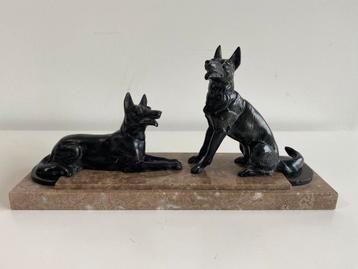 Art Deco beeld met 2 herdershonden beschikbaar voor biedingen