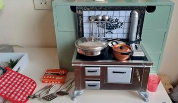 Keukentje vintage werkend beschikbaar voor biedingen