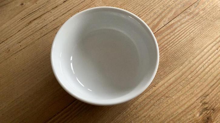 Servies, witte handige stapelbare schaaltje van porselein, Huis en Inrichting, Keuken | Servies, Zo goed als nieuw, Bord(en), Effen