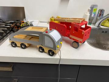 Janod Houten Autotransporter met 3 auto's en Hema Brandweer beschikbaar voor biedingen