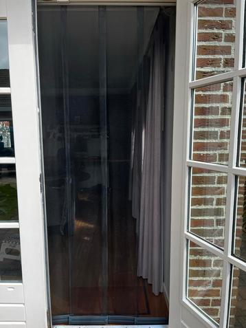 Lamellen hordeur beschikbaar voor biedingen
