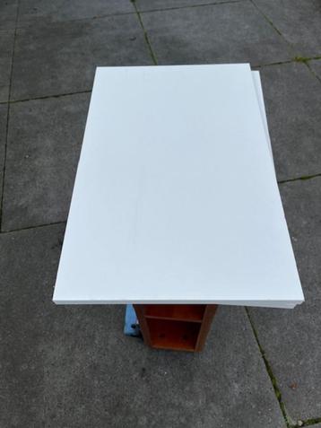 2 planken IKEA-kast 36,5 x 57,5 beschikbaar voor biedingen