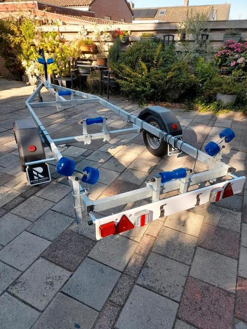 Boottrailer, afmeting  5.50m  - 1.80 m., Watersport en Boten, Boottrailers, Nieuw, Sloepentrailer, Minder dan 1500 kg, Minder dan 6 meter