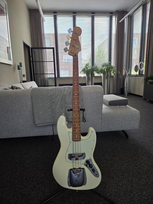 Mooie Fender Standard Jazz Bass Arctic White, Muziek en Instrumenten, Snaarinstrumenten | Gitaren | Bas, Zo goed als nieuw, Elektrisch