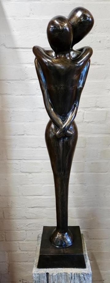 KOPPEL / INNIGE OMHELZING / bronzen tuinbeeld beschikbaar voor biedingen