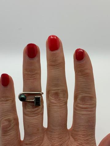 T825 Prachtige zilveren modernist ring maat 15,5 beschikbaar voor biedingen
