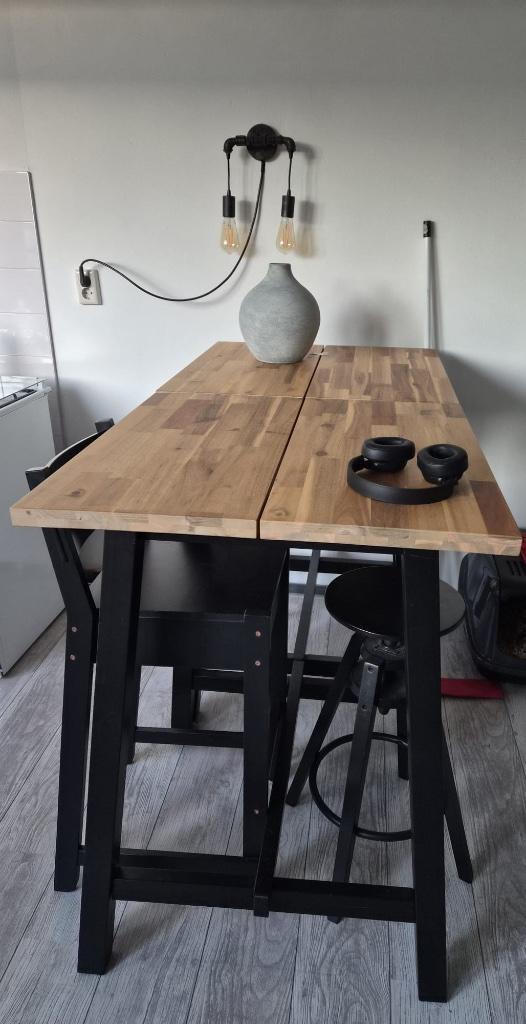 Set van 2 IKEA  skogsta bartafel met 2 krukken en een stoel., Huis en Inrichting, Barren, Zo goed als nieuw, Inclusief barstoelen