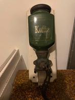 Wandkoffiemolen groen antiek PeDe glazen bakje hoekje af, Antiek en Kunst, Ophalen of Verzenden