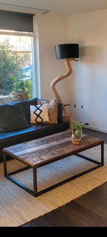 Mooie industriële salontafel  beschikbaar voor biedingen