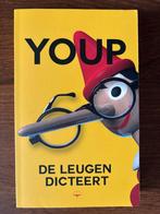 Youp - De Leugen Dicteert, Boeken, Ophalen of Verzenden, Zo goed als nieuw, Nederland