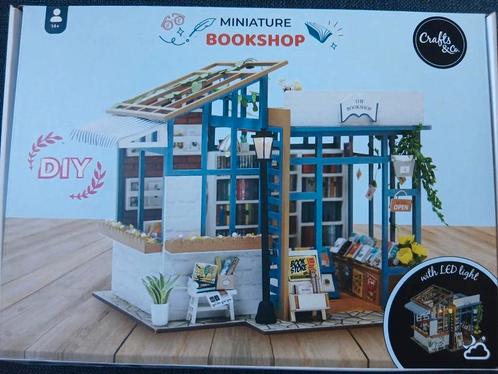 Nieuwe Crafts & Co miniature bookshop/ boekenwinkel, Hobby en Vrije tijd, Modelbouw | Overige, Nieuw, Groter dan 1:32, Ophalen of Verzenden