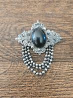Broche met zwarte steen en kettinkjes., Sieraden, Tassen en Uiterlijk, Ophalen of Verzenden, Zo goed als nieuw, Zwart, Overige materialen