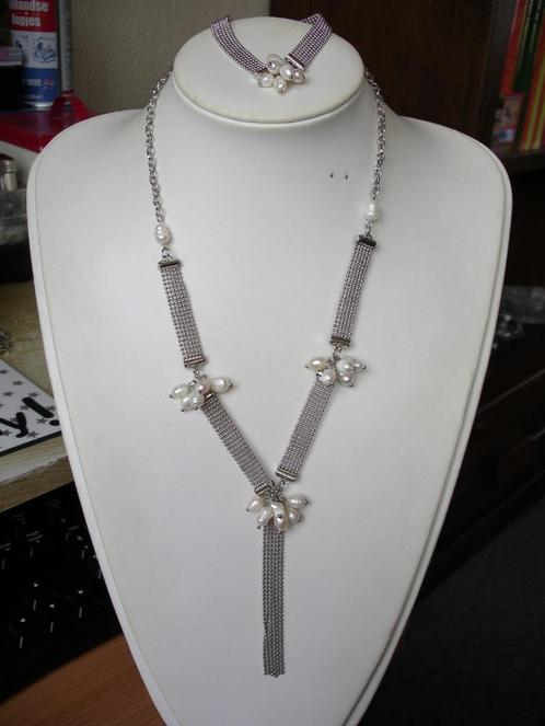 Een mooie Zilverkleurige Sieraden Set met Echte Parels, Sieraden, Tassen en Uiterlijk, Antieke sieraden, Ketting, Overige materialen