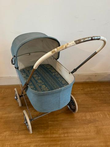 Vintage Poppenwagen Blauw beschikbaar voor biedingen