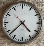 Hermle Stationsklok - 30x30 cm, Mailto:info@hermle-nederland.nl, Wandklok, Ophalen of Verzenden, Zo goed als nieuw