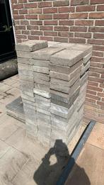 Gratis 20x30 tegels, circa 125 stuks, Tuin en Terras, Tegels en Klinkers, Ophalen, Zo goed als nieuw, 10 m² of meer, Beton