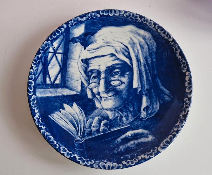 Delfts Blauw Bord Boch Frères - Lezende Vrouw, Antiek en Kunst, Antiek | Wandborden en Tegels, Ophalen