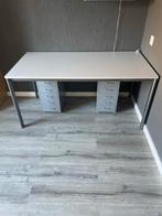 3 Stevige Grijze Bureaus – Super Degelijk – Ruime Werktafels, Huis en Inrichting, Bureaus, Ophalen, Gebruikt, Bureau