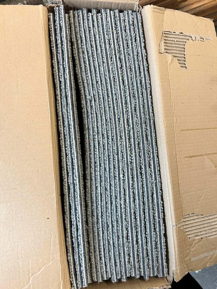 Tapijttegels 25 stuks - 50x50cm - Gebruikt, Huis en Inrichting, Stoffering | Vloerbedekking, Gebruikt, Tapijttegels, Grijs, minder dan 10 m²