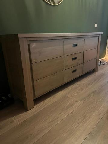 Dressoir beschikbaar voor biedingen