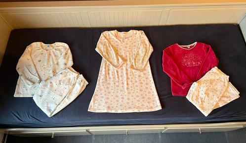 Zachte velours pyjama’s van Petit Bateau en Okaidi, maat 128, Kinderen en Baby's, Kinderkleding | Maat 128, Zo goed als nieuw