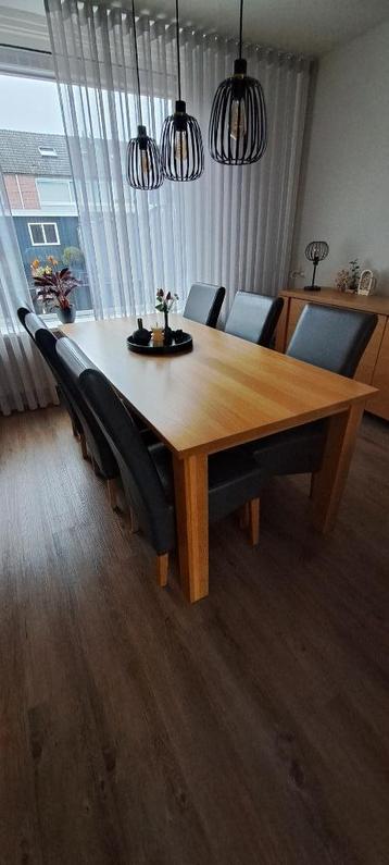 Eikenhouten eettafel  beschikbaar voor biedingen