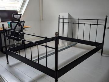 Zwart IKEA Svelvik bedframe 160x200cm met latenbodems