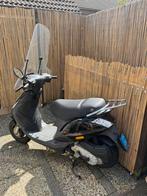 Piaggio Zip zwart snorscooter, Fietsen en Brommers, Snorfietsen en Snorscooters, Ophalen, Piaggio, Gebruikt, Benzine