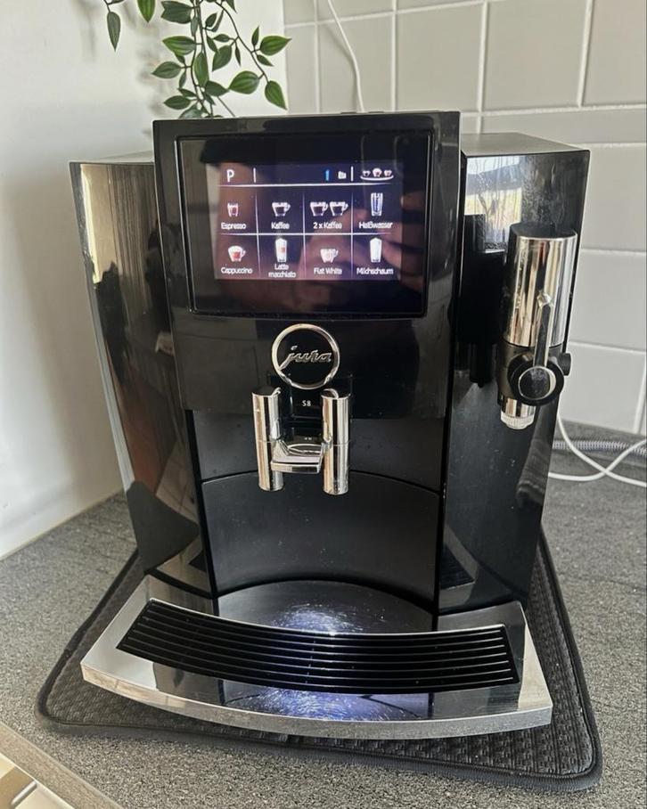 JURA S8 Kaffeevollautomat Piano Black - Topstaat, Witgoed en Apparatuur, Koffiezetapparaten, Zo goed als nieuw, Koffiebonen, Koffiemachine
