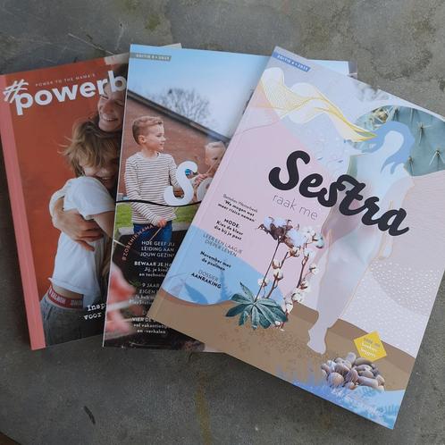 Sestra en  Sestra Mama en Powerbook.  nieuw, Boeken, Tijdschriften en Kranten, Nieuw, Ophalen of Verzenden
