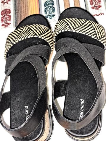 Leuke sandalen beschikbaar voor biedingen