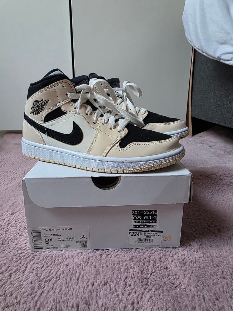 Air Jordan 1 Mid Barely Orange (W) - Zo Goed Als Nieuw, Kleding | Dames, Schoenen, Beige, Nike, Ophalen of Verzenden, Sneakers of Gympen