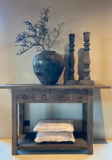 Mooie sidetable van oud hout  beschikbaar voor biedingen