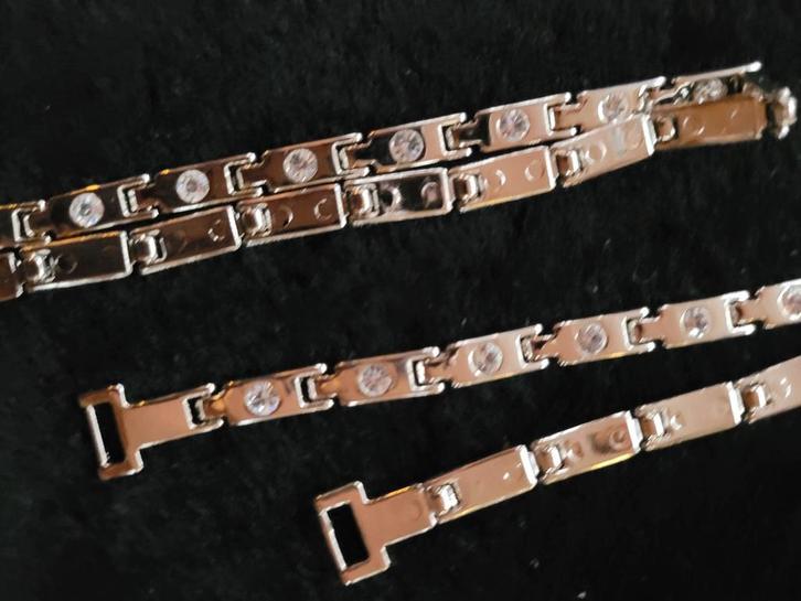 Heel mooi strassband, per 2stuks €3,50 voor o.a. tops, Hobby en Vrije tijd, Naaien en Fournituren, Nieuw, Overige typen, Ophalen of Verzenden