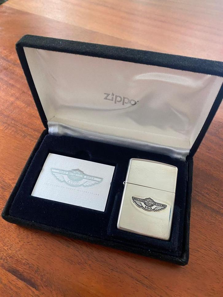 ZIPPO STERLING, HARLEY-DAVIDSON 100TH ANNIVERSARY, Verzamelen, Rookartikelen, Aanstekers en Luciferdoosjes, Nieuw, Aansteker, Ophalen of Verzenden